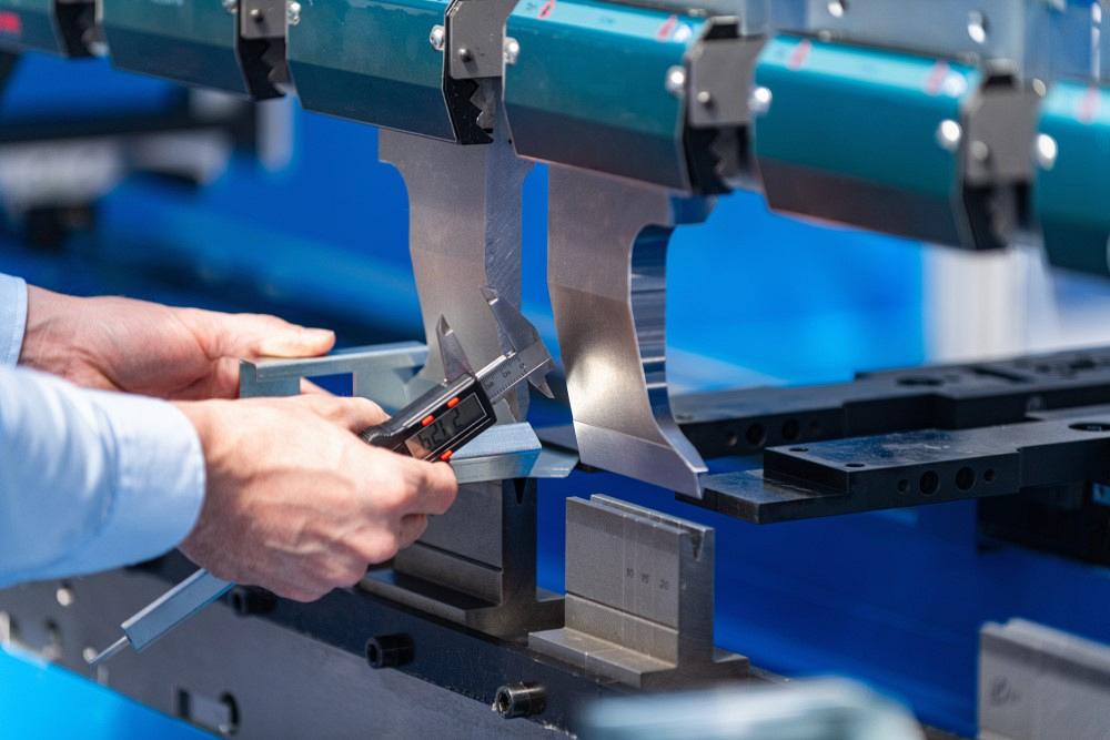 Improving Bending Machine Accuracy: 4 Practical Tips and Best Practices 3 bending machine