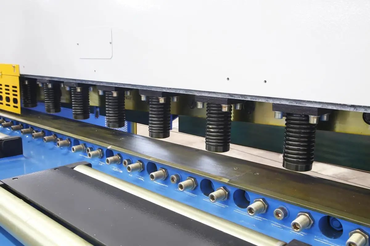 How to Replace Blades on Hydraulic Guillotine Shears: A Comprehensive Guide 2 Replace Blades on Hydraulic Guillotine Shears