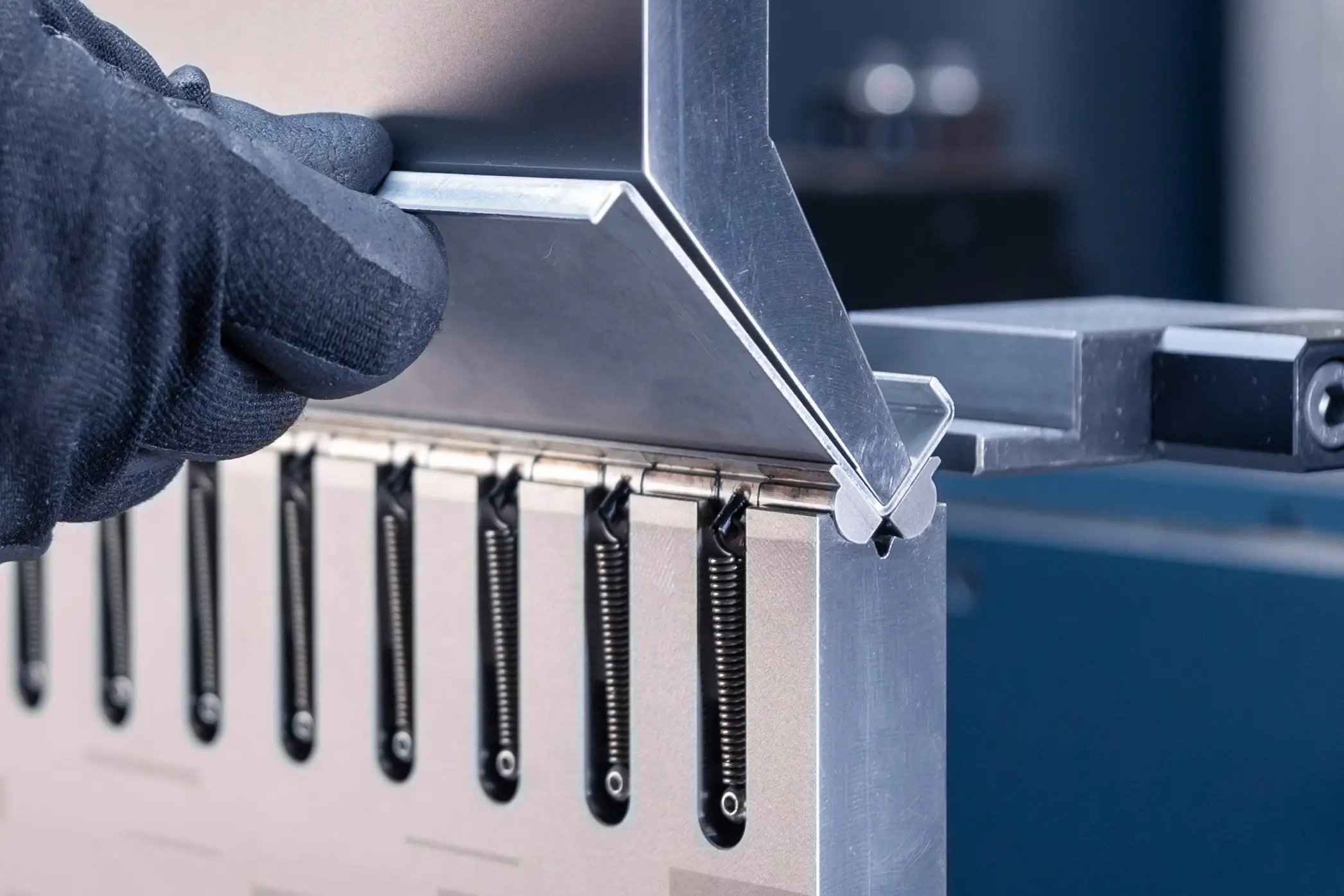 4 Common Mistakes Made When Operating a Bending Machine 2 bending short flanges