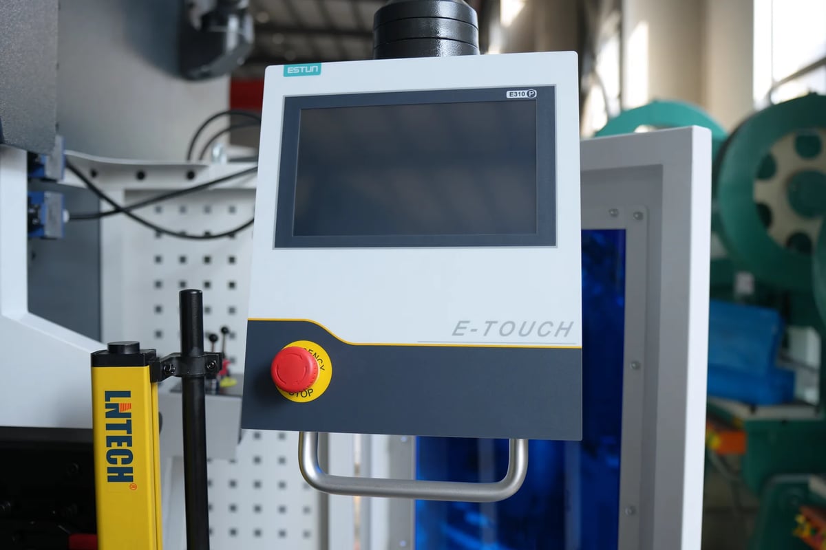 دليل اختيار مكبس الثني الهيدروليكي لعام ٢٠٢٤ - كيفية اختيار مكبس الثني بسرعة ٣ وحدة التحكم ESTUN E310P