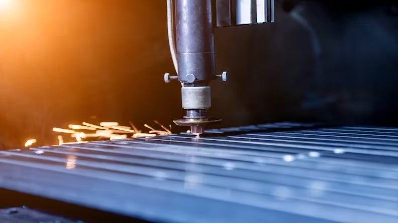 Plasma Cutting vs Laser Cutting: Pros &Cons Comparison 2 Laser cutting