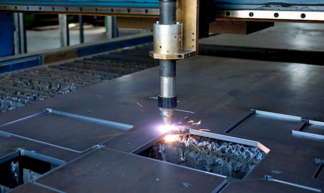 Plasma Cutting vs Laser Cutting: Pros &Cons Comparison 3 plsma cutting