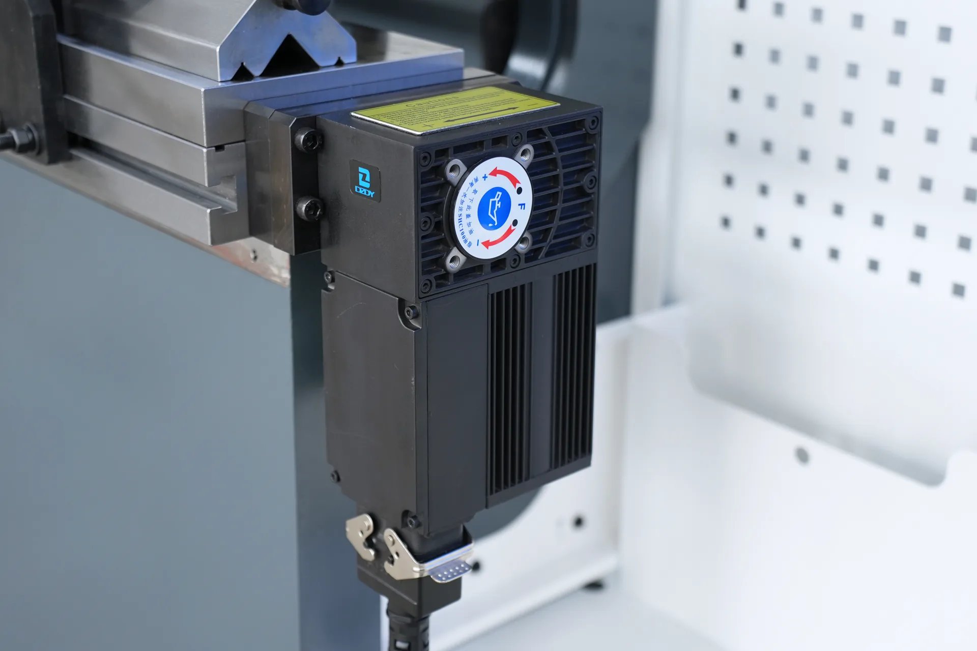 MB8 Series Press Brake with DA-58T 17 CNC Motorized Crowning System