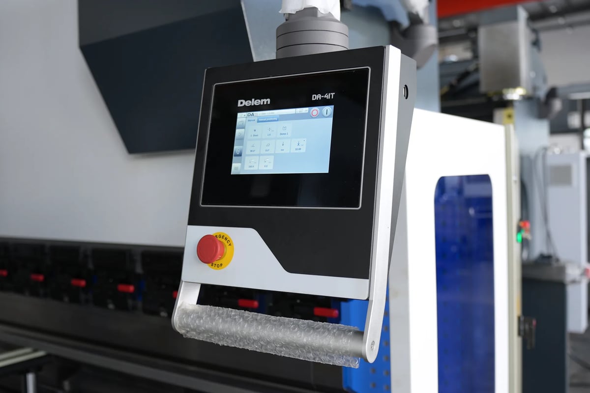 دليل اختيار مكبس الثني الهيدروليكي لعام ٢٠٢٤ - كيفية اختيار مكبس الثني بسرعة ٤ وحدة التحكم ديليم DA-41T