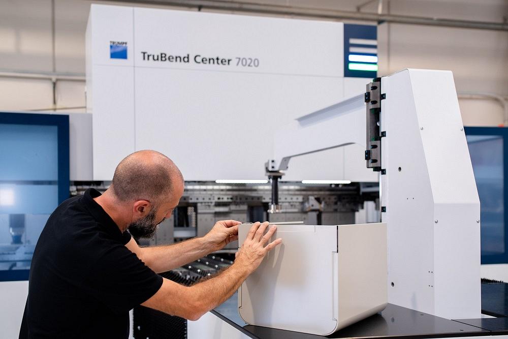 CNC Panel Bender: Key Insights in 2024 5 CNC panel bender maintenance