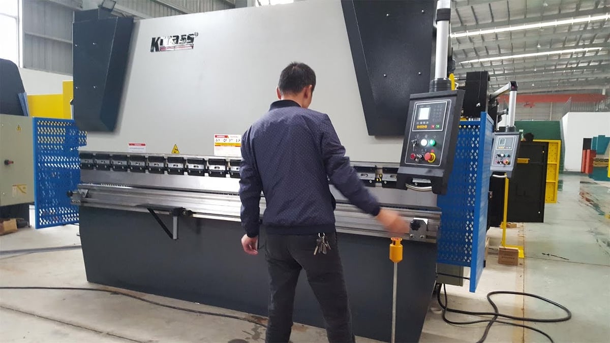 How to Operate a CNC Press Brake? 4 How to operate a cnc press brake Krrass