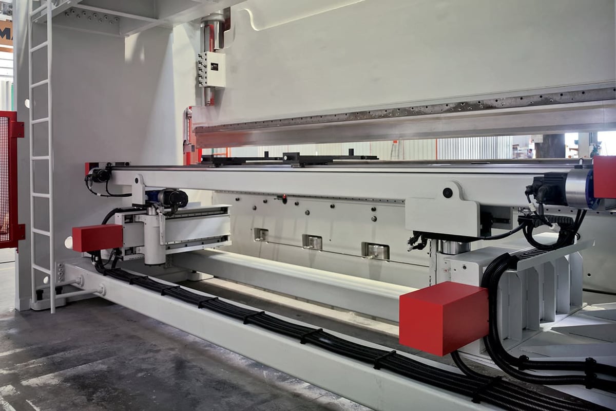 What Is Vertical Press Brake? Ultimate Guide 2 Vertical press brake