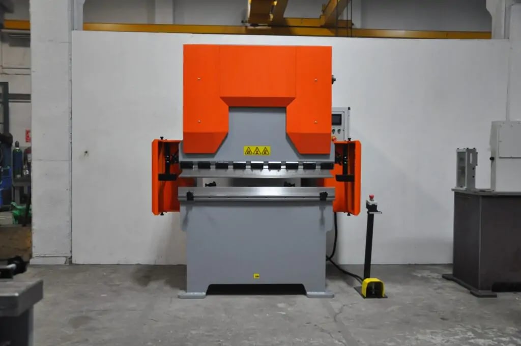 Top 5 Benefits of Using a Compact CNC Bender in Small Workshops 2 Compact cnc bender